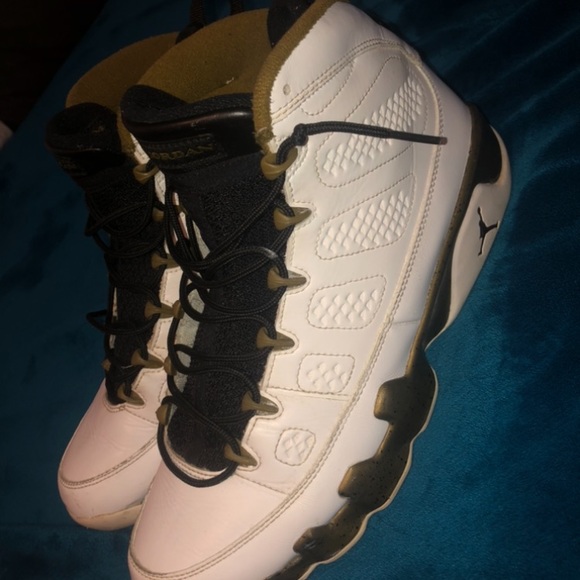 Jordan 9 Retro “statues” - Picture 2 of 2